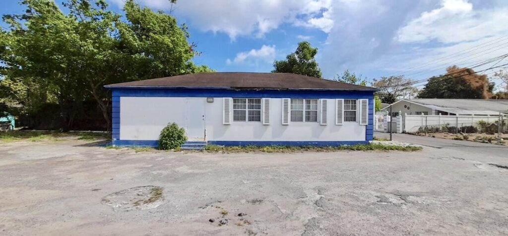 111, Avenida Mount Royal: Edificio comercial en Centreville, New Providence – foto 1 de 4