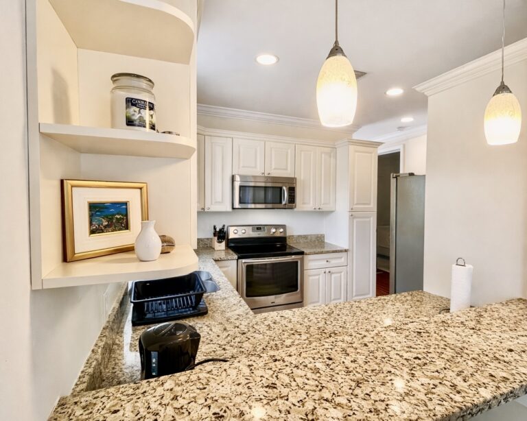Unit 63 Balmoral: Condo in Balmoral, New Providence – photo 3 of 7