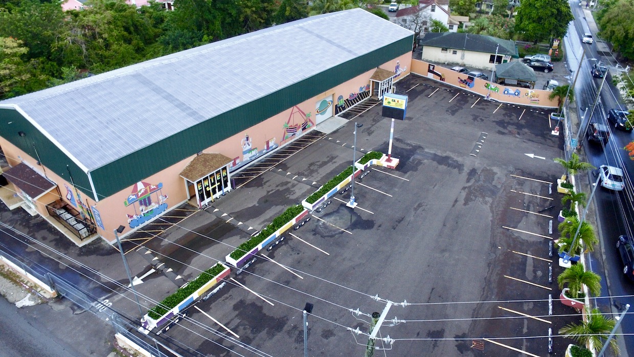 Edificio comercial de Bernard Road: Edificio comercial en Bernard Road, New Providence