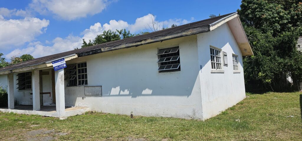 Parcela n.º 9 de la zona de Bruce Addition, Nassau, Bahamas: Dúplex en Soldier Road, New Providence – foto 1 de 4