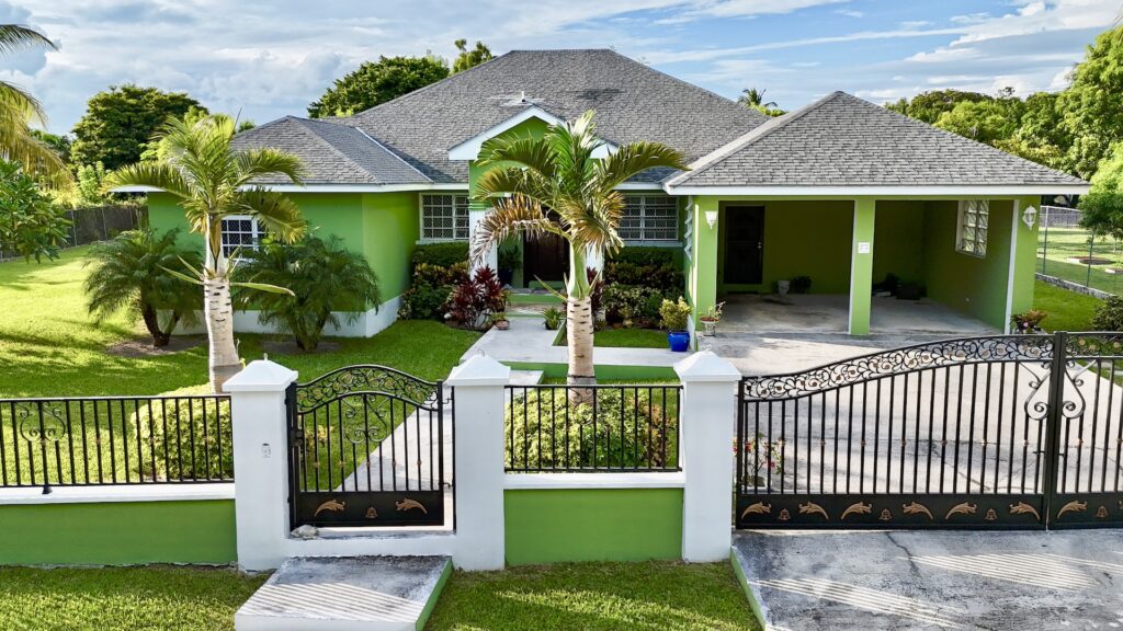 #7 Hillside Road, Nassau Bahamas: House in Winton, New Providence – photo 1 of 7