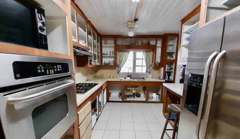 Lot# 48 Domingo Heights: House in East Street, New Providence – photo 4 of 9