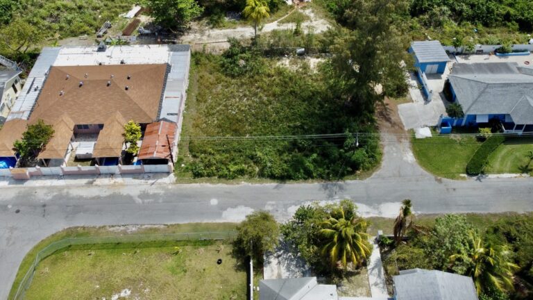 St. Andrew's Beach Estates | Nassau, Bahamas: Residential Land / Lot in St Andrews Beach Estates, New Providence – photo 3 of 8