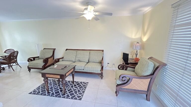 Hill Top Condos: Condo in Centreville, New Providence – photo 2 of 8