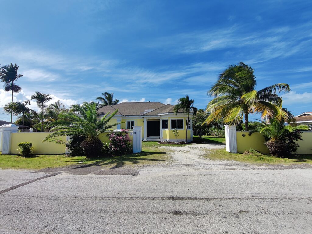 N.º 12 de Palmetto Drive, Sea Breeze: Casa en Sea Breeze, New Providence – foto 1 de 8