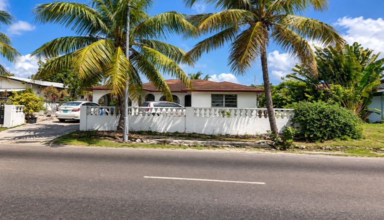 Lot 1497 Pinewood Drive, Nassau, Bahamas: House in Pinewood, New Providence – photo 2 of 6