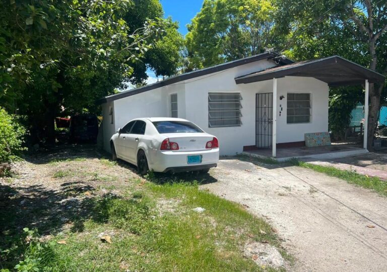 #23 Price Street | Nassau, Bahamas: House in Nassau Village, New Providence – photo 2 of 5